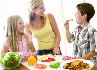 How to Eat Clean With Kids (Without Losing Your Mind or Living in the Kitchen) mom kids healthy snacks