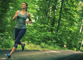 Outdoor 4-Minute Fat Blaster for Busy Parents running outdoors