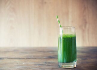 The Ultimate Guide to Pre-Workout Snacks and Meals: 10 Power-Packed Ideas and Recipes pre-workout drink smoothie