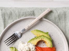 Healthy & Delicious: Smoked Salmon, Avocado & Cottage Cheese Breakfast Platter smoked salmon avocado cottage cheese breakfast