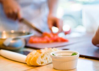 Parenting Hanger is Real: 5 Ways to Build Meals That Keep You Full for Hours meal prepping